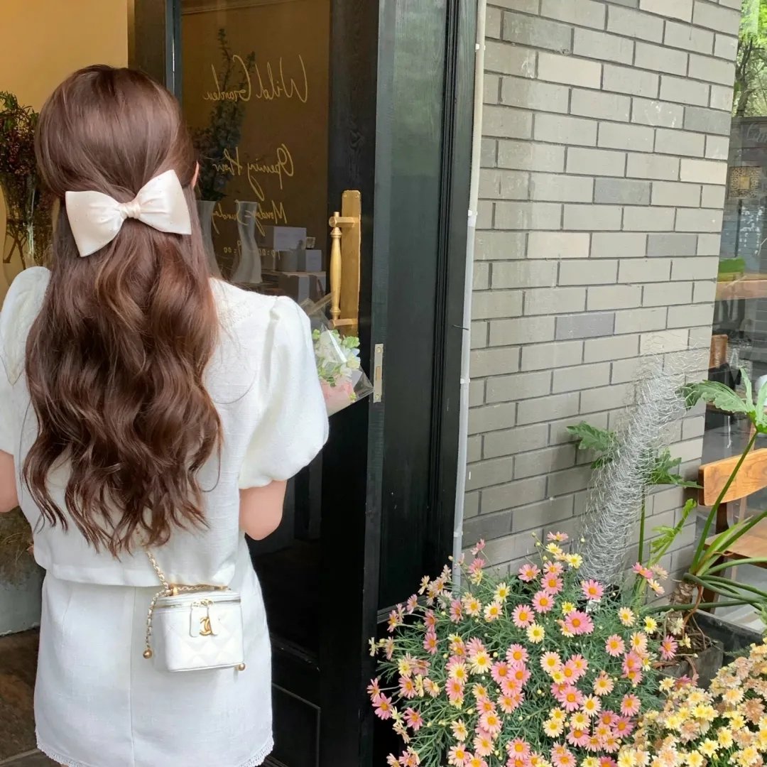 5个吓鬼的少年
